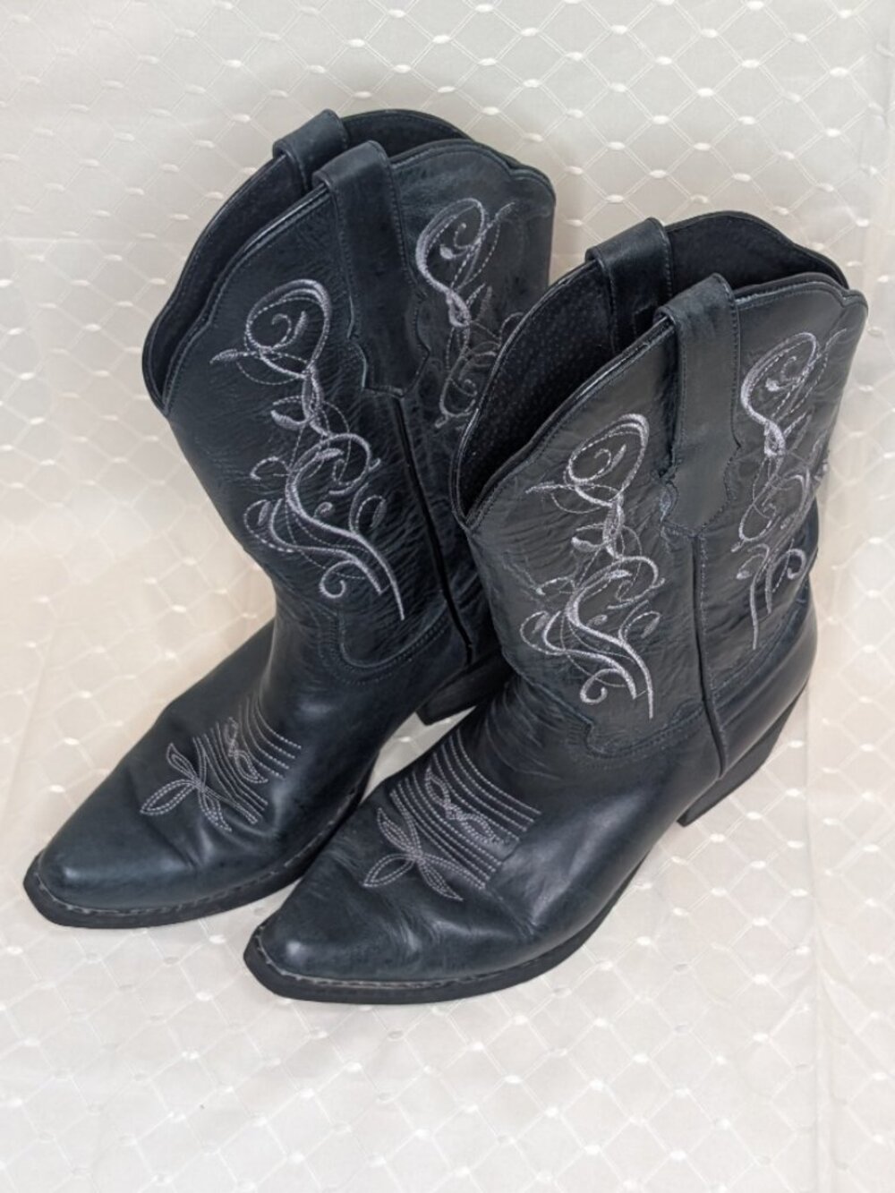 Cowgirl boots size 9